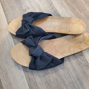 Blowfish bow slip-on sandals size 9 black